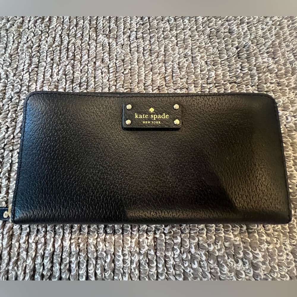 Kate Spade Black Leather Zip Wallet